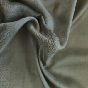 Jedwab 100 % seide beżowo szary ubrania dekoracje c. za 0,5m B92